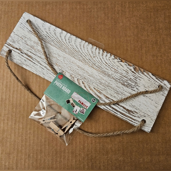$5 Bundled/Rustic Whitewashed Photo Board with Clips - Picture 2 of 4